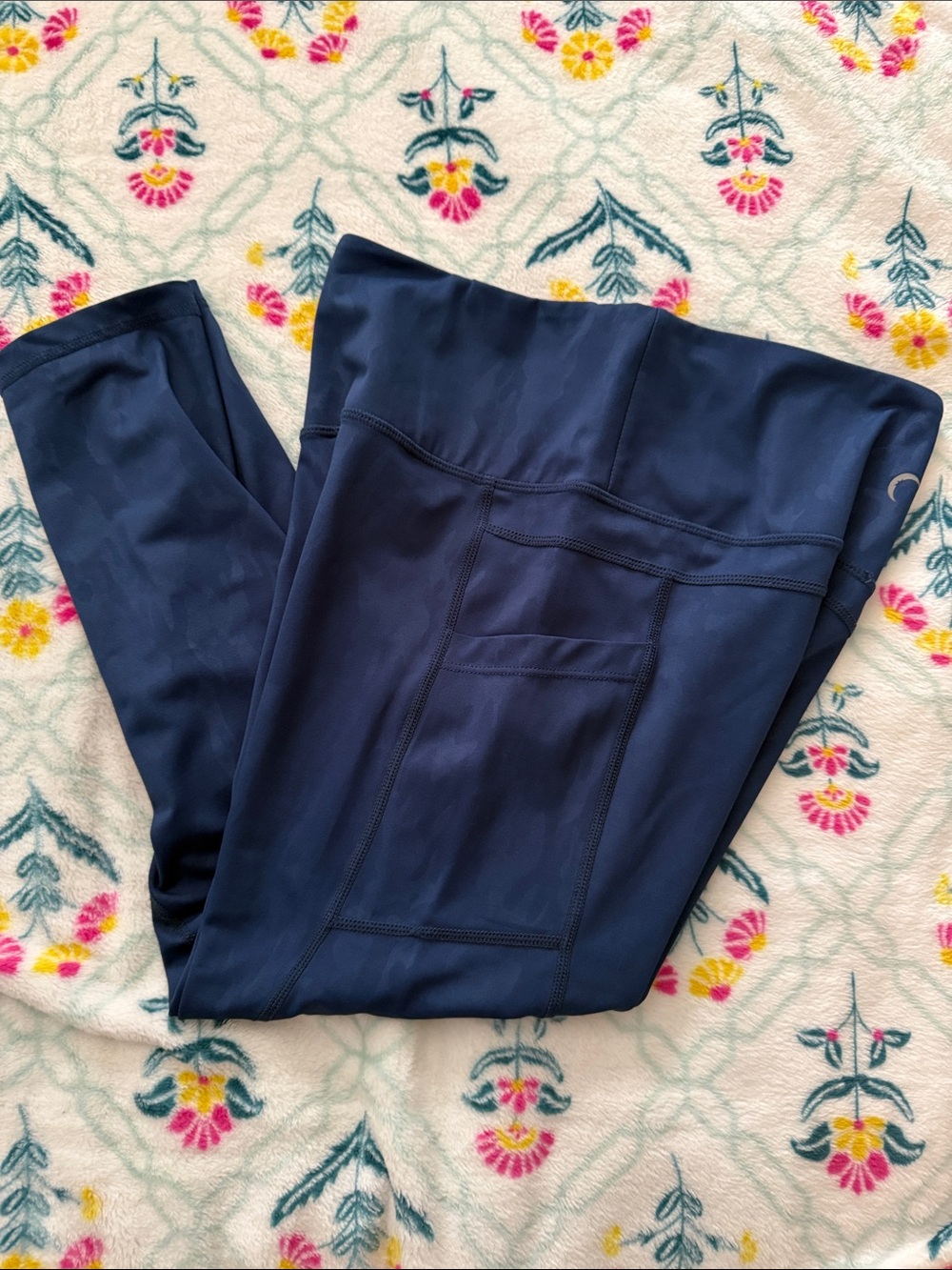 High-Rise Navy Capris with Side Pocket